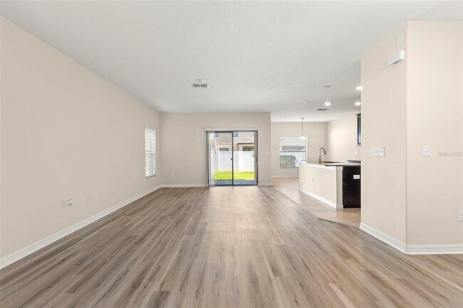 Building Photo - 2719 Garden Falls Dr