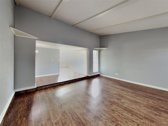 Building Photo - 7439 Oakmore Dr