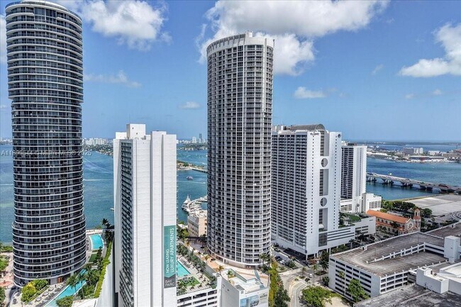 Building Photo - 1750 N Bayshore Dr