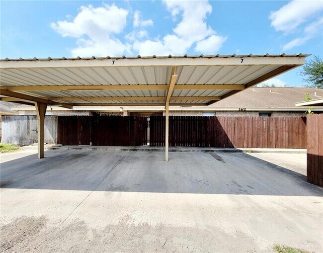 Building Photo - 2402 Tahiti Dr