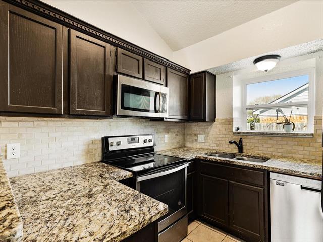 Building Photo - 4621 Riverpark Dr