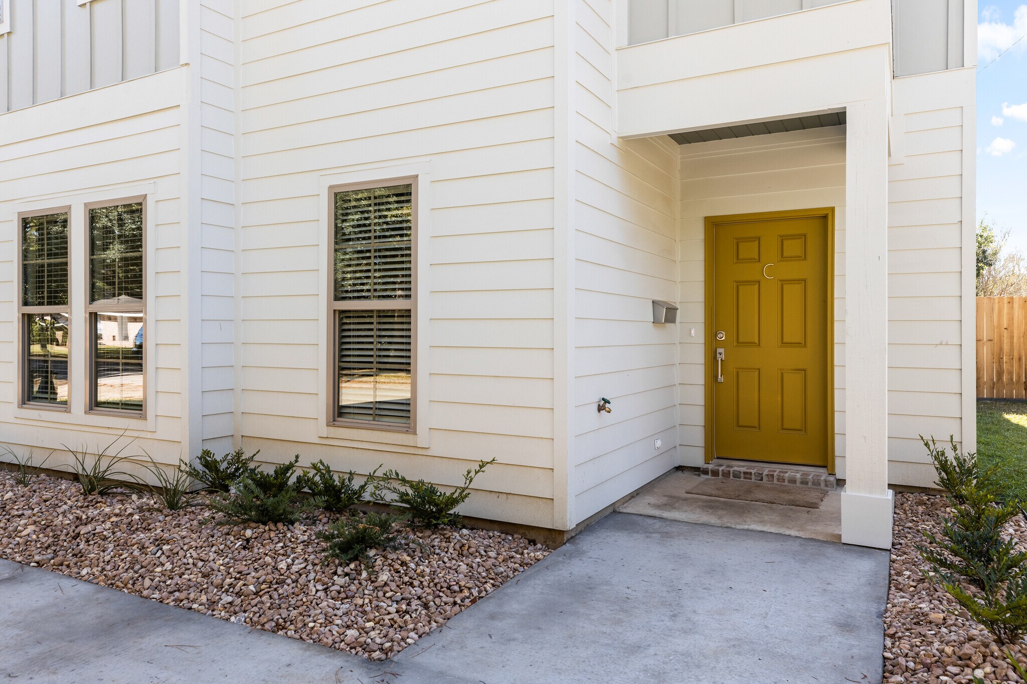 Building Photo - 411 Curtis St