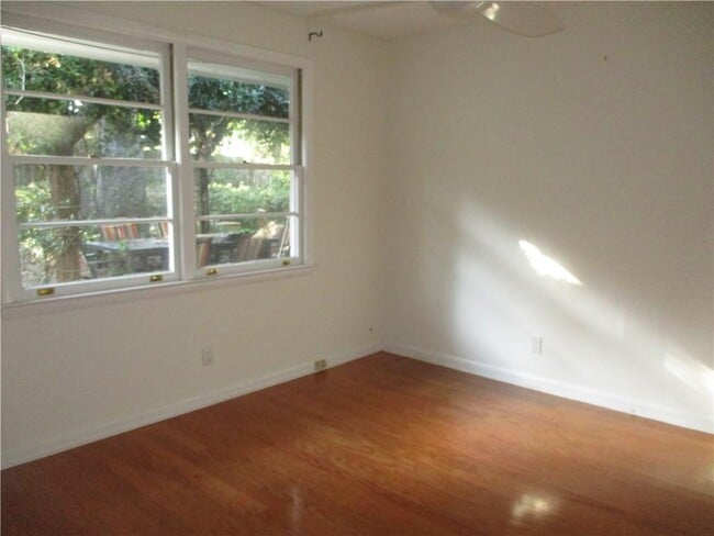 Building Photo - 112 Highland Ave