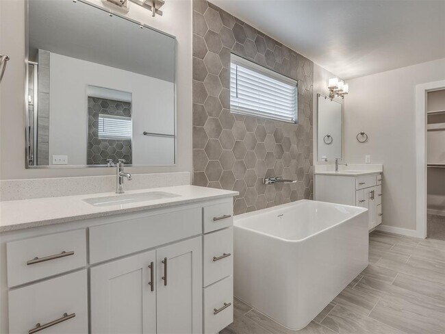 Building Photo - 520 NW 176th Terrace