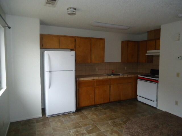 Building Photo - 1 Bedroom 1 Bath Apartment Home