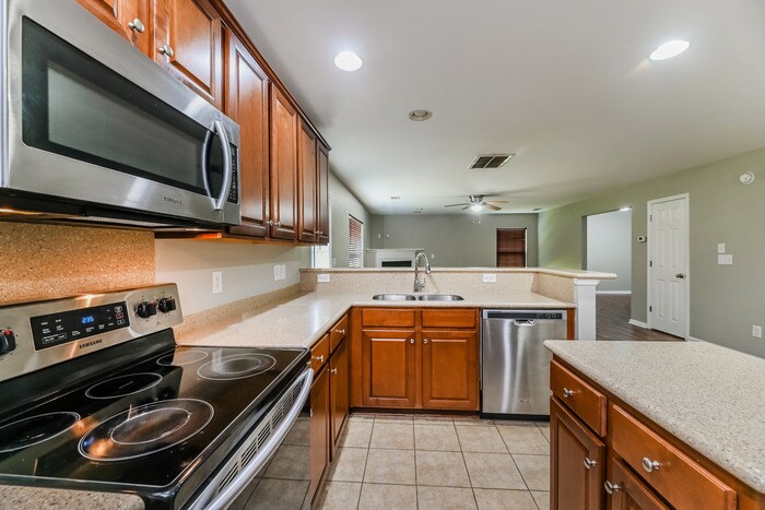 Building Photo - 1522 Mandarin Ct