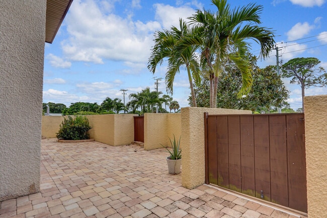 Building Photo - 1800 SE St Lucie Blvd