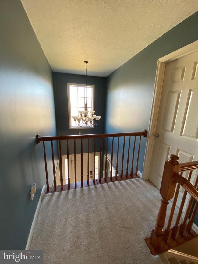 Building Photo - 45 S Strawberry Hill Dr