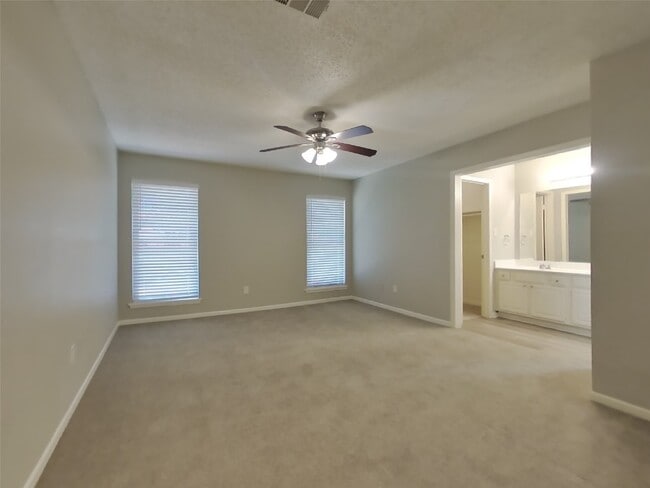 Building Photo - 3434 Deer Valley Dr