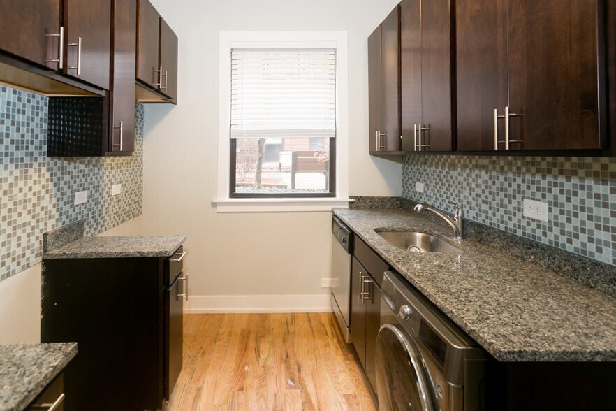 Building Photo - 2737 N Mildred Ave