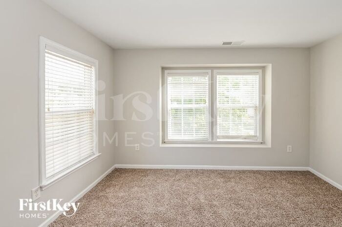 Building Photo - 10827 Glenluce Ave