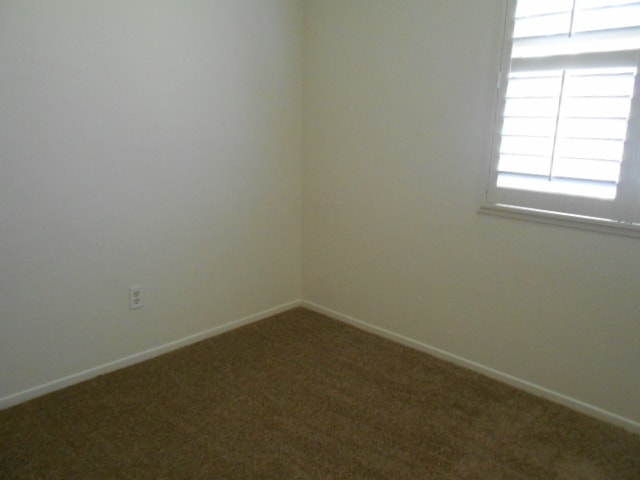 Building Photo - 3 BEDROOMS CONDO WITH BEAUTIFUL LAKE VIEWS.