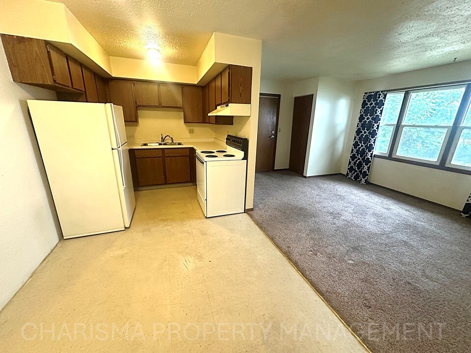 Building Photo - 513 N Main Ave