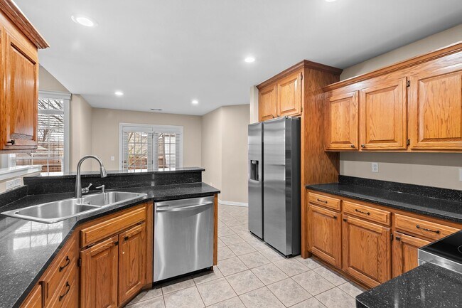 Building Photo - Beautiful and Spacious Home!