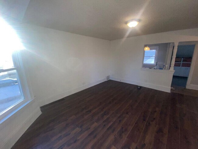 Building Photo - 937 Grove Ave