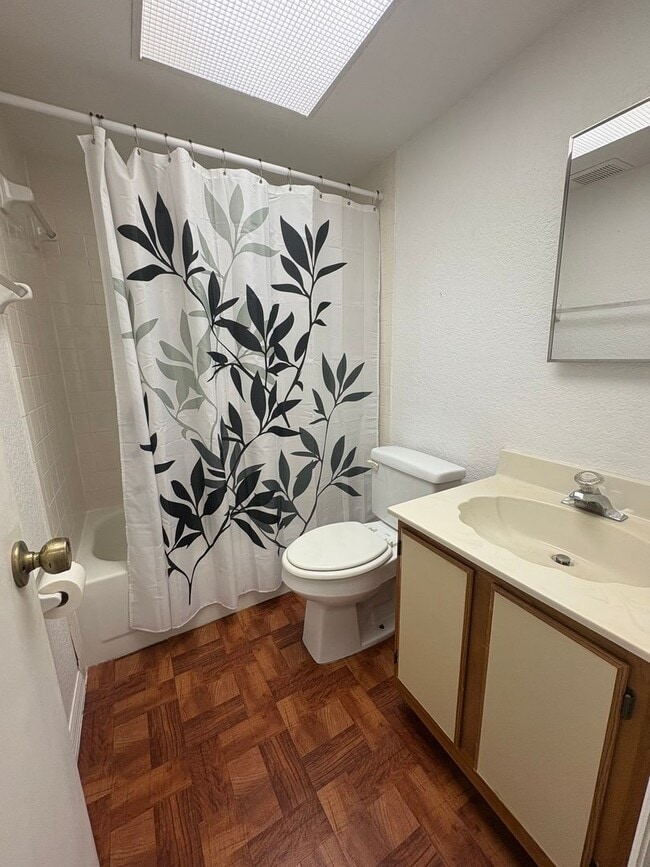 Building Photo - 4008 Oakview Dr