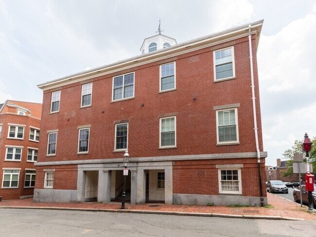 Building Photo - 47 Harvard St