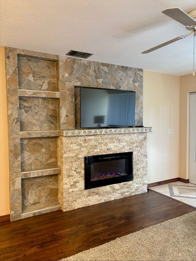 Building Photo - 4355 Tahitian Gardens Cir