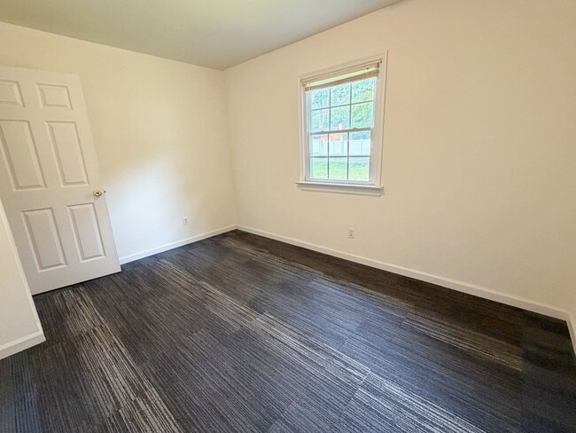 Building Photo - 9625 Shiloh Dr