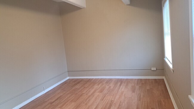 Building Photo - 244 E 92nd St