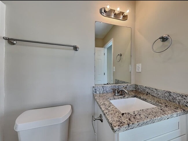 Building Photo - 2887 Rockcliff Rd SE