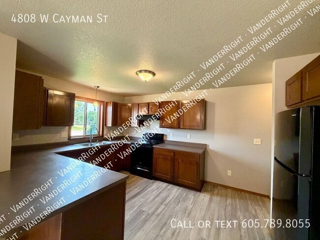 Building Photo - 4808 W Cayman St