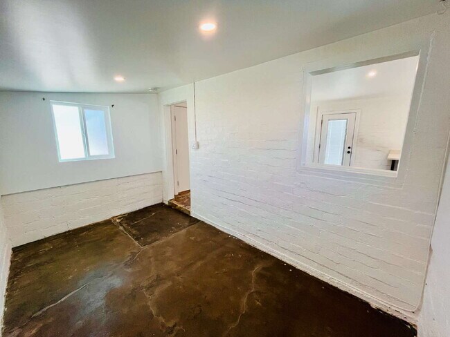 Building Photo - Adorable Studio Cabin near Joshua Tree Town Center