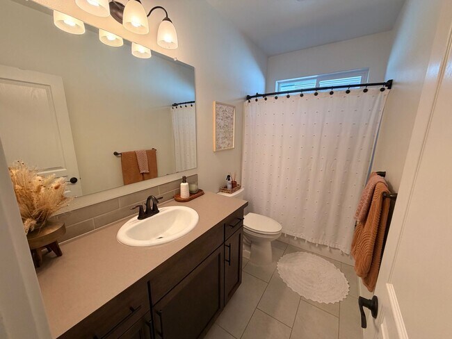 Building Photo - 3 Bed/2 Bath Single Level Home in Sisters! - Backs Up to Deschutes National Forest