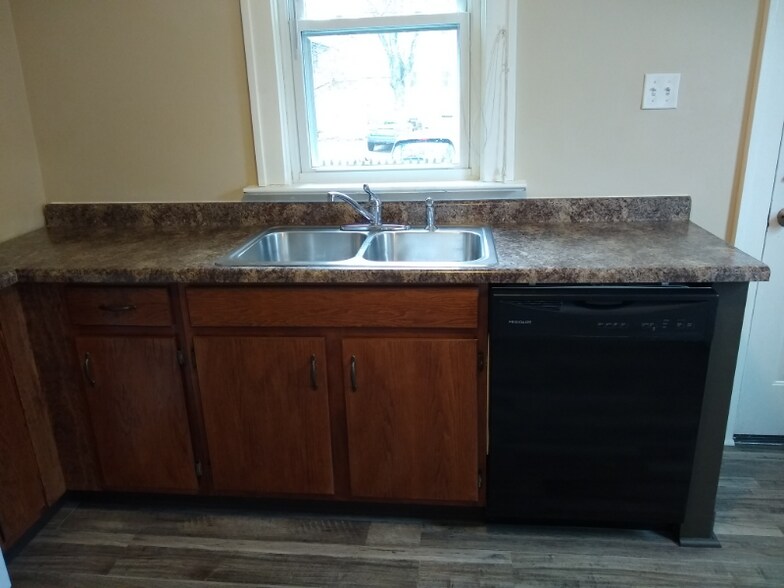 Building Photo - 2658 Deming Ave