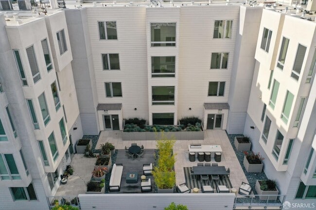 Building Photo - 10 Innes Ct