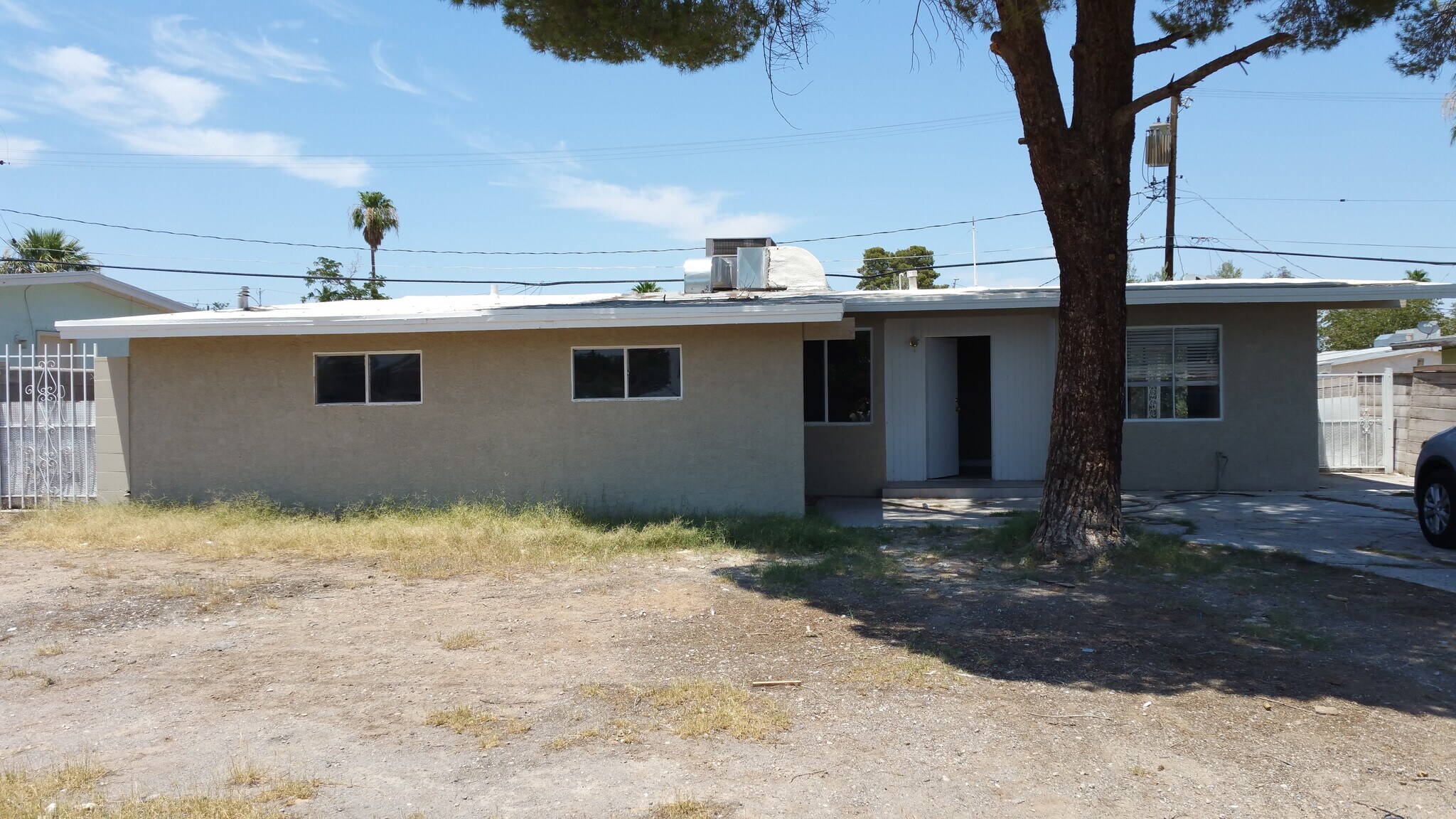 Building Photo - 2325 Hassett Ave