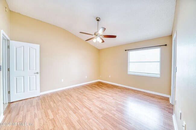 Building Photo - 5628 Loma Vista Dr W