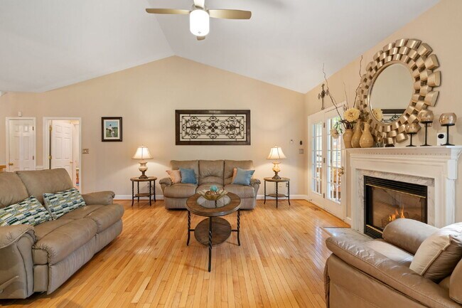 Building Photo - ***Amazing opportunity to rent this beauti...