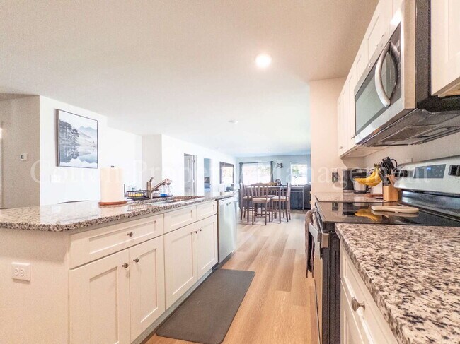 Building Photo - 3083 Day Dream Ln