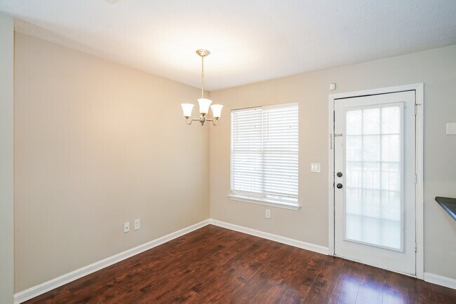 Building Photo - 405 Randall Ln