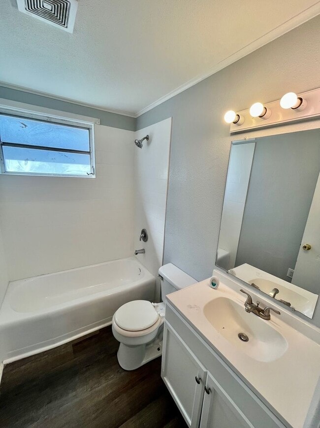 Building Photo - Cute 2BR/1BA Zephyrhills Duplex NO APPLICATION FEE!