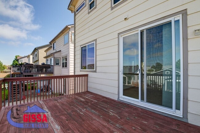 Building Photo - Beautiful home with views of Pikes Peak!
