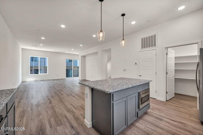 Building Photo - 557 California Ave