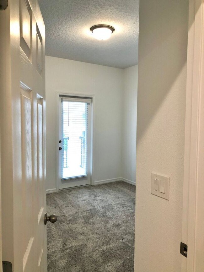 Building Photo - Beautiful 3/2.5 Newly Appointed Home with ...
