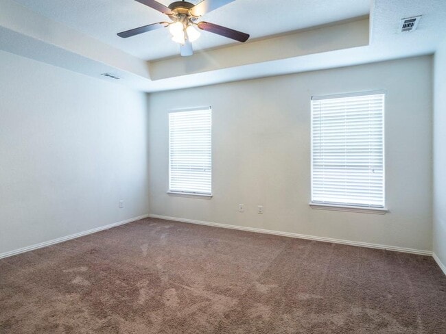 Building Photo - 140 Willow Dr