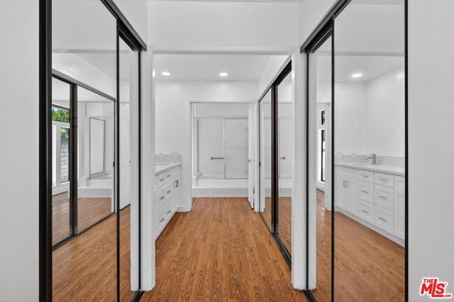 Building Photo - 7652 Quimby Ave