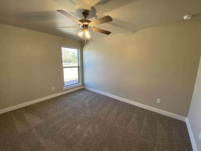 Building Photo - Wonderful 4 Bedroom 2 Bathroom in Bell Farms!