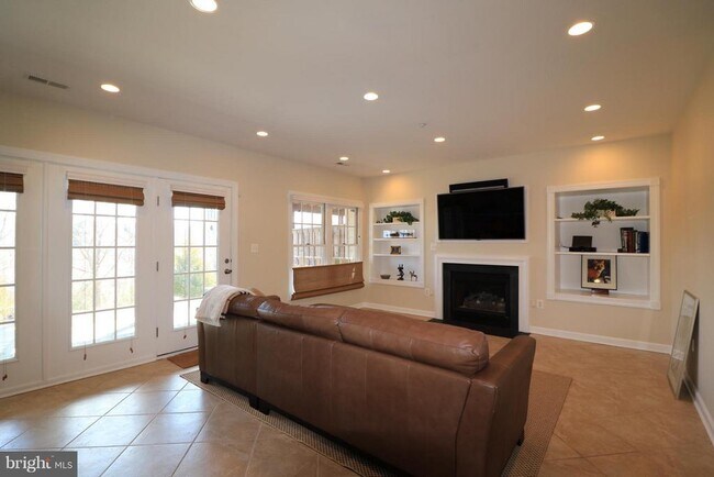 Building Photo - 13539 Flowerfield Dr