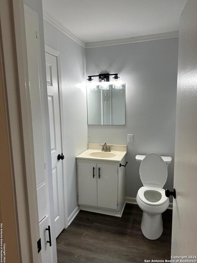 Building Photo - 7211 Westglade Dr