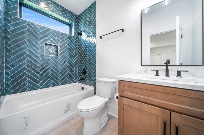 Building Photo - 6011 Hill Cir Dr