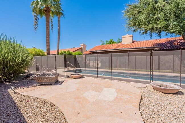 Building Photo - Scottsdale Ranch - Three Bedrooms and POOL!