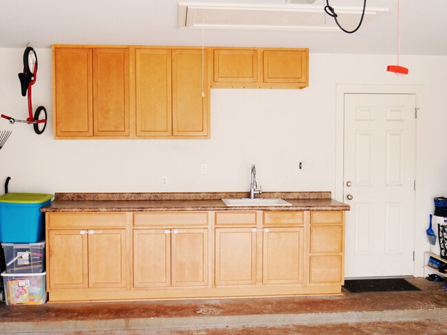 Building Photo - 265 Avondale Ln