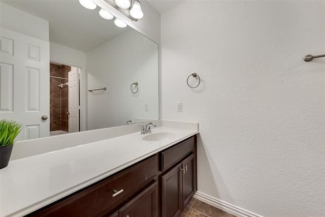 Building Photo - 305 Blythe Bridge Dr
