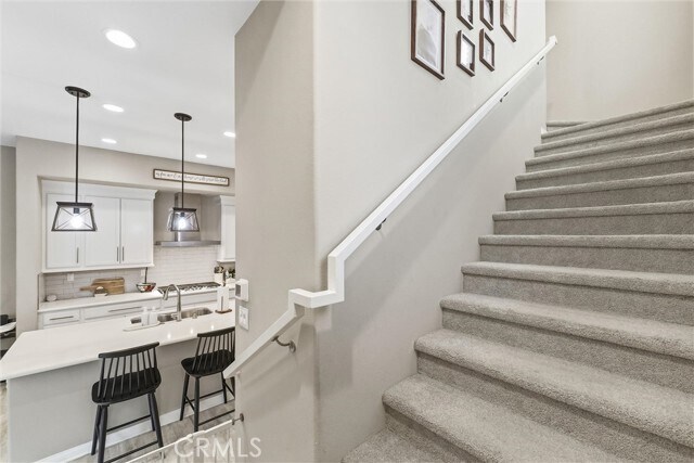 Building Photo - 155 Spectacle