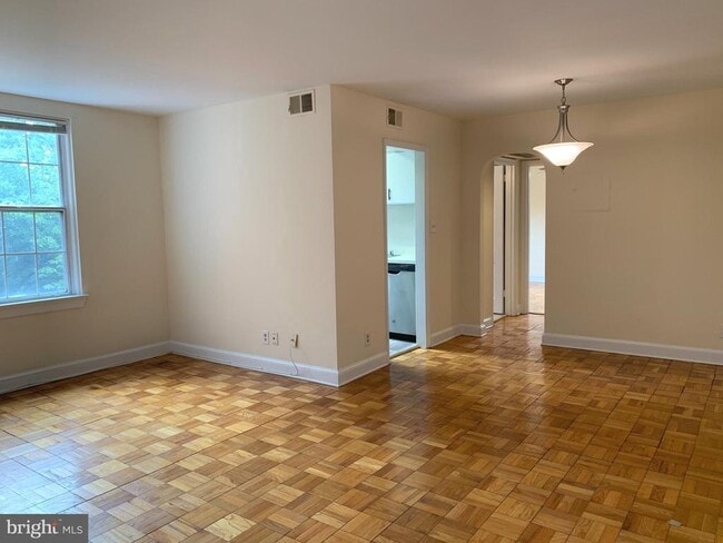 Building Photo - 26 S Old Glebe Rd